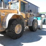 Volvo loader fitted with Zeetah T601H cut resistant solid tyres (3)